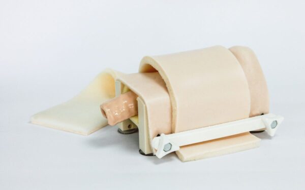 cricotiroidotomia 03 Kit of 2 skins for cricothyroidotomy simulator